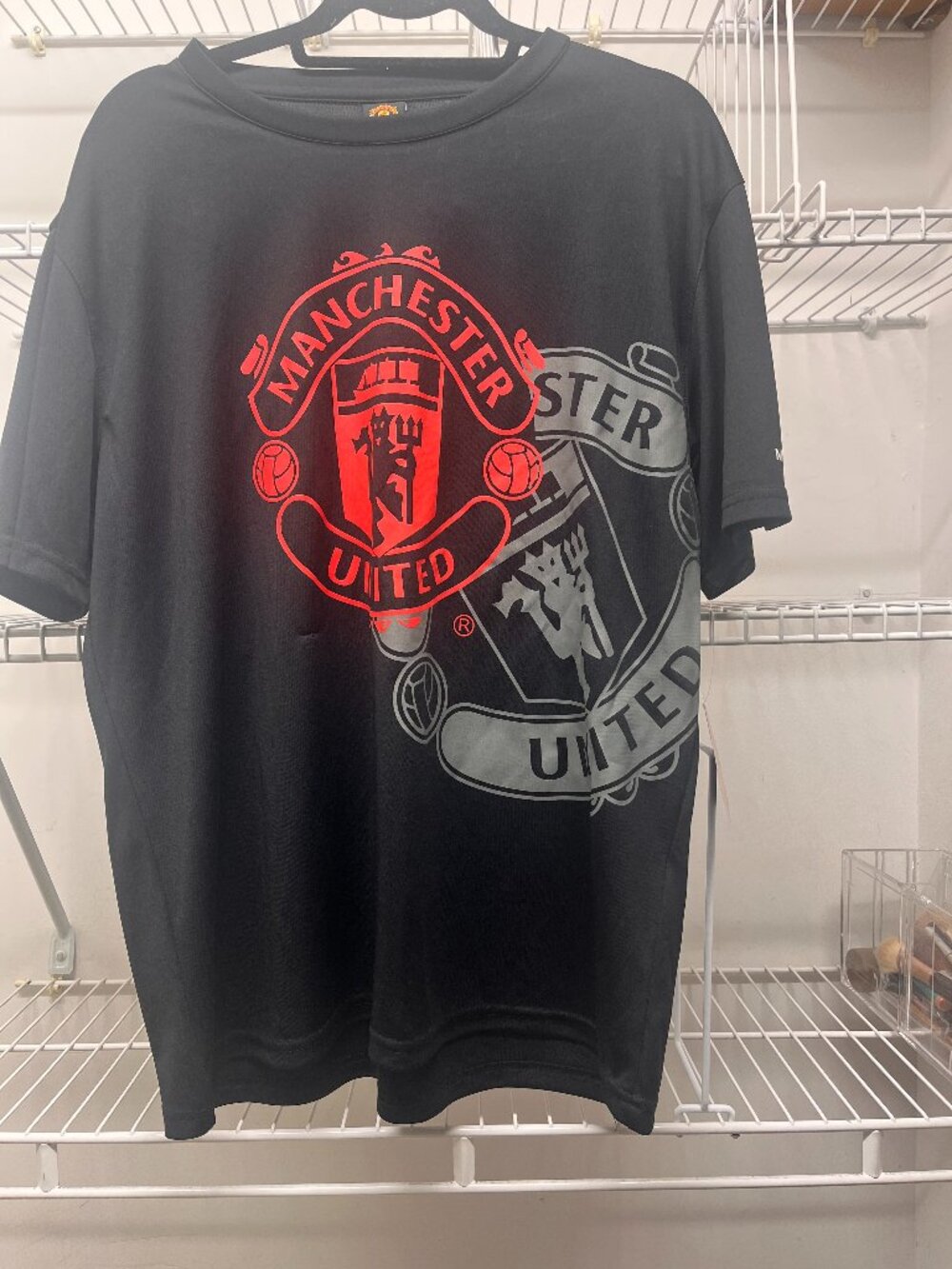Official Manchester United Mens Large Jersey shirt